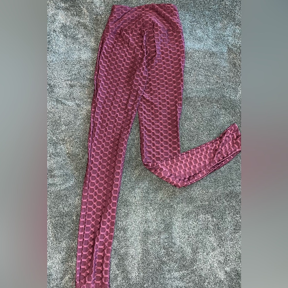 Magenta workout leggings
